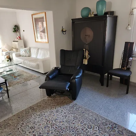 High Ceiling 2 Bedrooms *