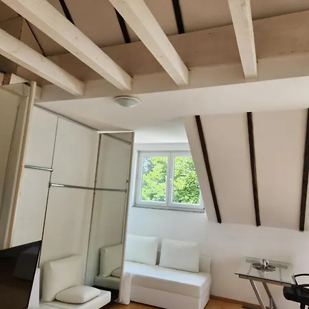 High Ceiling 2 Bedrooms *