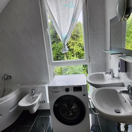 High Ceiling 2 Bedrooms Troisdorf