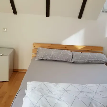 High Ceiling 2 Bedrooms * Troisdorf