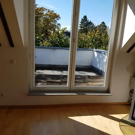 High Ceiling 2 Bedrooms ترويسدورف