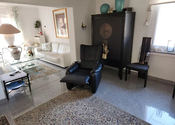 High Ceiling 2 Bedrooms *