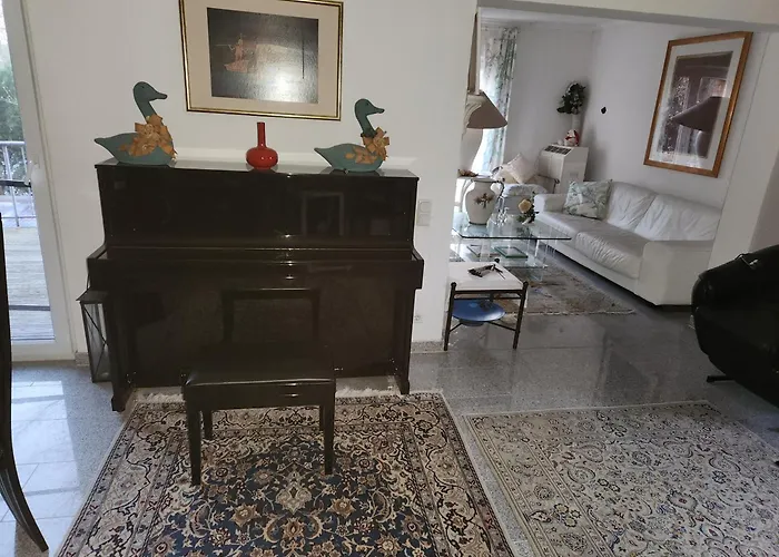 High Ceiling 2 Bedrooms * Τρόισντορφ