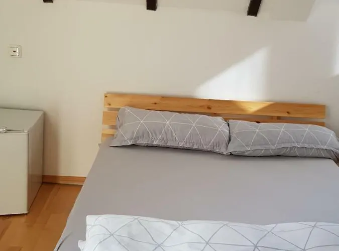 High Ceiling 2 Bedrooms * Τρόισντορφ