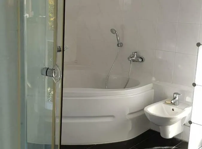 High Ceiling 2 Bedrooms